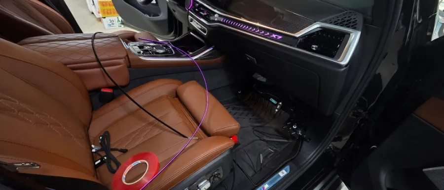 BMW X7 G07 ambient lighting - BMW X7 G07 Ambient Lighting Review: Sunroof Line Upgrade photo 3