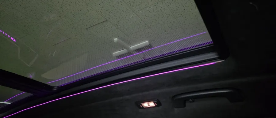 BMW X7 G07 ambient lighting - BMW X7 G07 Ambient Lighting Review: Sunroof Line Upgrade photo 4
