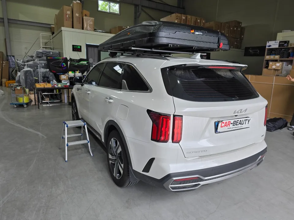 Kia Sorento MQ4のカーラッピング事例|費用目安・仕上がり 施工写真 2-3