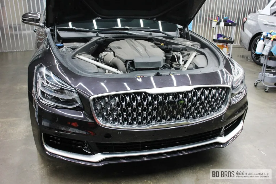Kia K900のフロントガラスPPF施工事例｜飛び石対策 施工写真 2-1