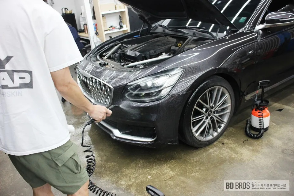 Kia K900のフロントガラスPPF施工事例｜飛び石対策 施工写真 1-2