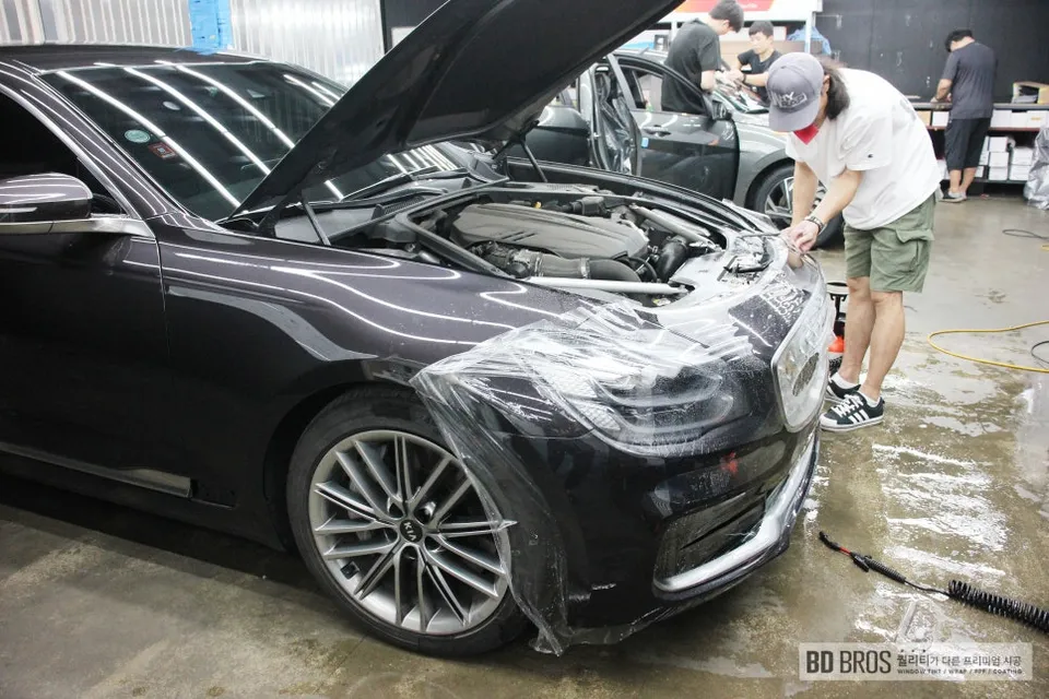 Kia K900のフロントガラスPPF施工事例｜飛び石対策 施工写真 2-3