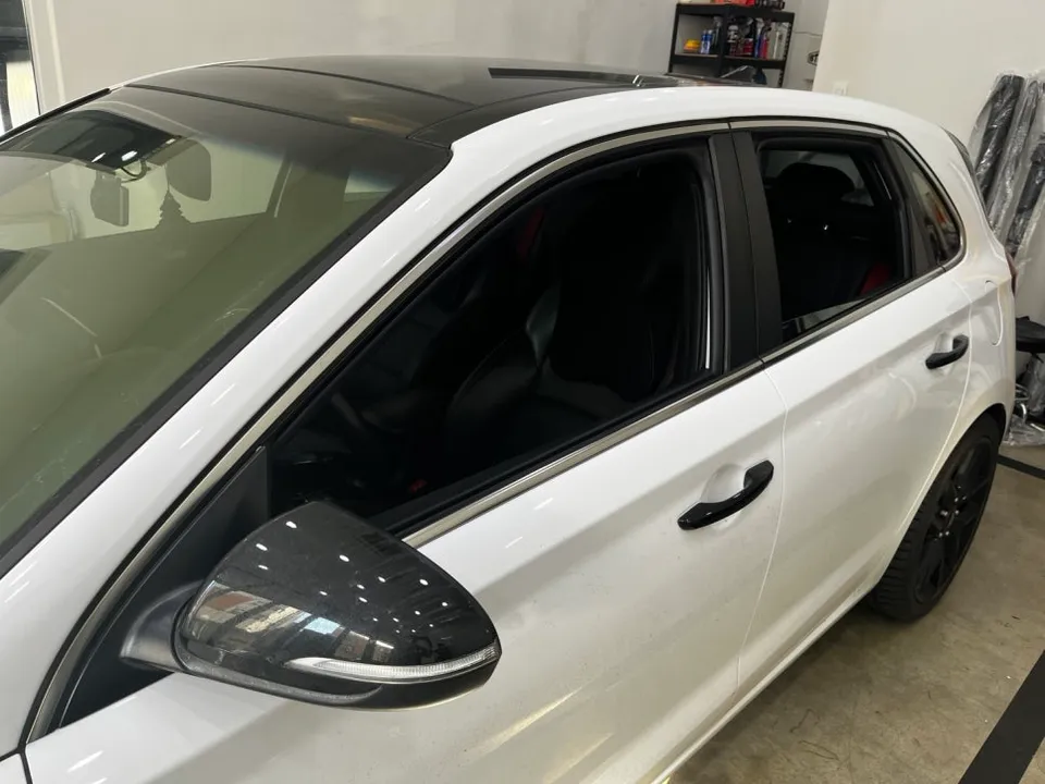 Hyundai i30 vinyl wrap - Hyundai i30 Vinyl Wrap Review: Gloss Black Chrome Delete photo 3