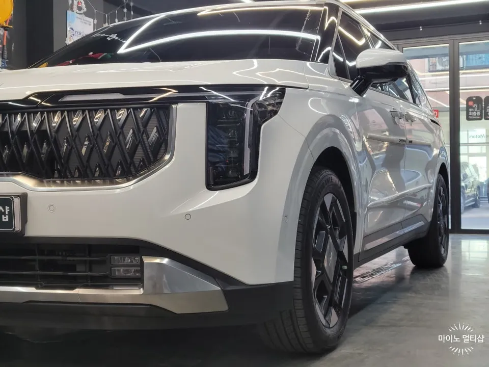 Kia Carnival KA4 body kit installation result