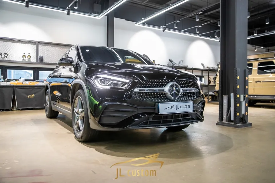 Mercedes-Benz GLA steering wheel review
