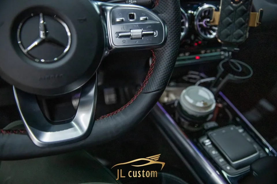 Mercedes-Benz GLA steering wheel - Mercedes-Benz GLA Steering Wheel Heating Review photo 4