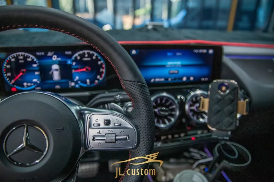 Mercedes-Benz GLA steering wheel - Mercedes-Benz GLA Steering Wheel Heating Review photo 5