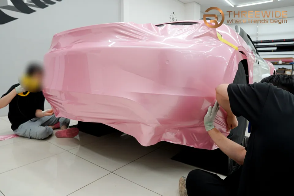 ポルシェ 718 Boxsterのカーラッピング事例|ピンクパウダーで特別な一台に 施工写真 2-3