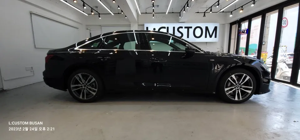 Audi A6のカーフィルム施工事例 施工写真 2