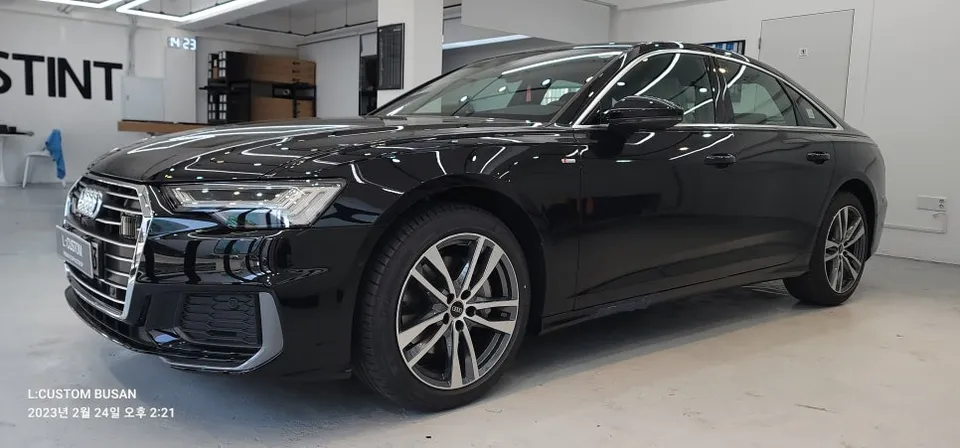 Audi A6のカーフィルム施工事例 施工写真 3
