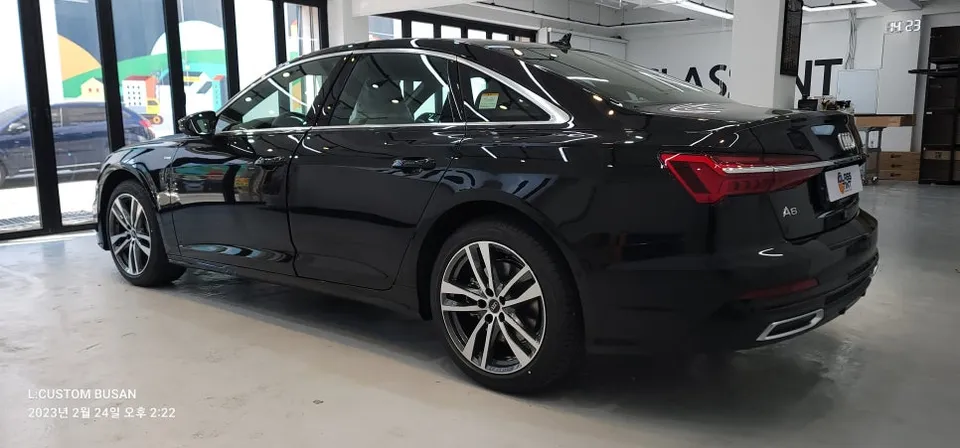 Audi A6のカーフィルム施工事例 施工写真 5