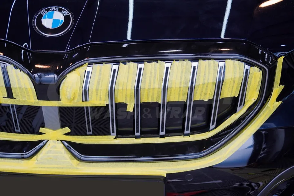 BMW G60のカーラッピング事例｜グリル交換で高級感アップ 施工写真 2-3