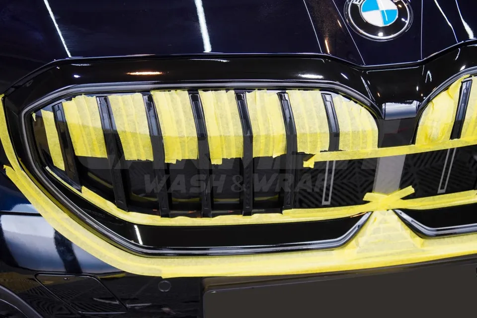 BMW G60のカーラッピング事例｜グリル交換で高級感アップ 施工写真 3-3