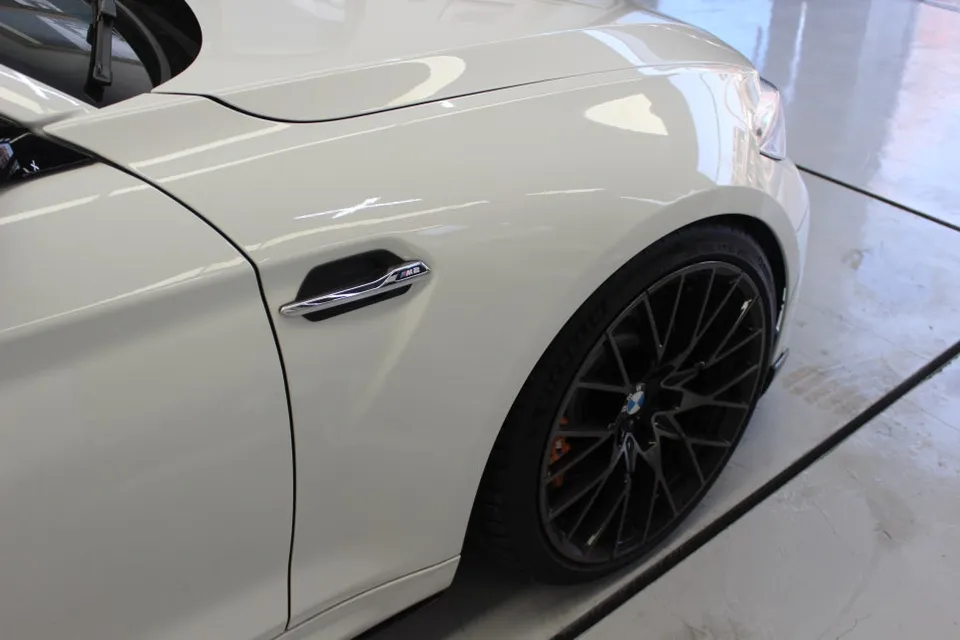 BMW M2のカーラッピング事例|費用目安・仕上がり 施工写真 2-2