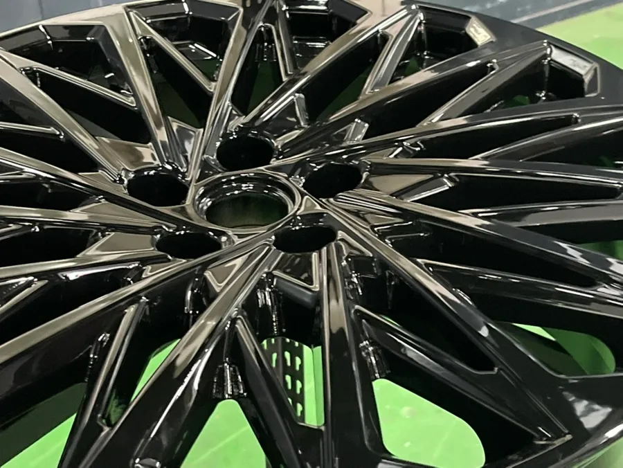 Hyundai Palisadeのホイールリペア・塗装事例 施工写真 1-3