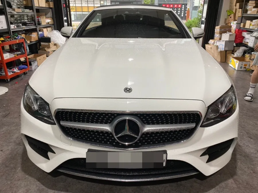 Mercedes-Benz E-Class W213 ambient lighting installation result