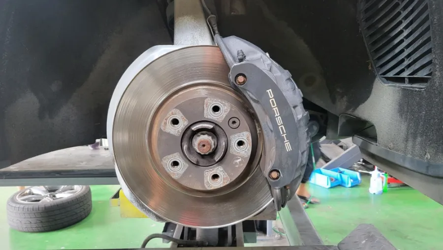 Porsche Cayenneのホイールリペア・塗装事例 施工写真 3