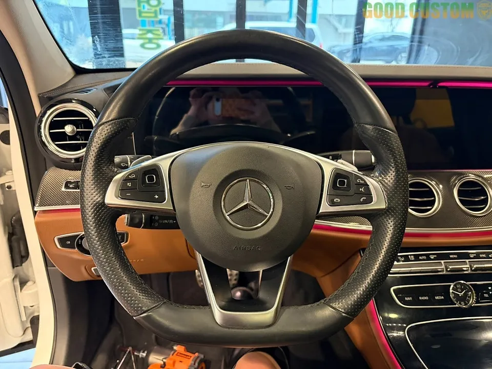 Mercedes-Benz Mercedes ambient lighting - Mercedes-Benz Ambient Lighting Review — Enhanced Interior Mood photo 3