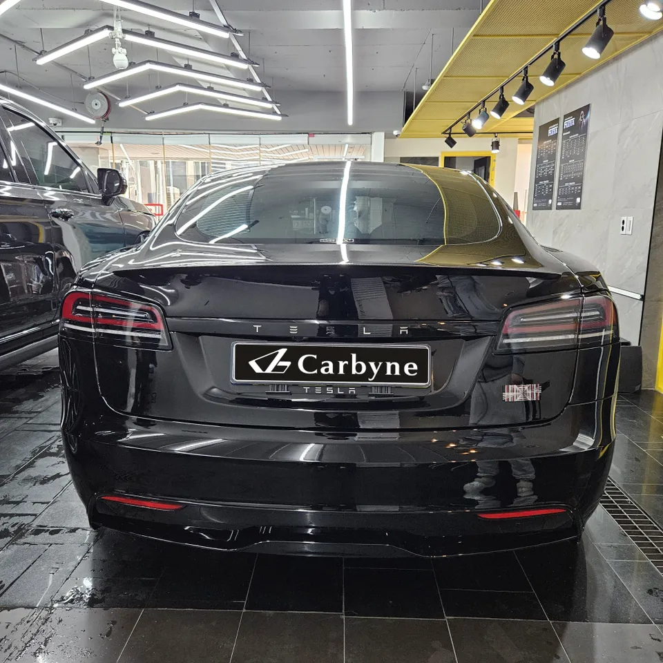 Tesla Model S PPF施工事例|黒色塗装の保護 施工写真 2-3