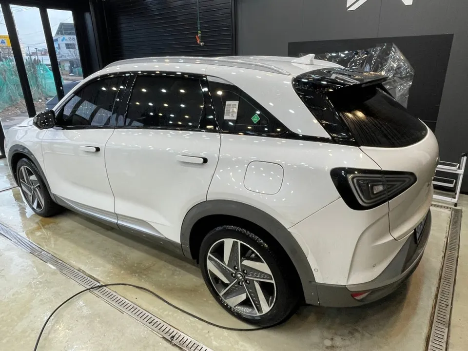 Hyundai Konaのガラスコーティング事例|費用目安と仕上がり 施工写真 1-2