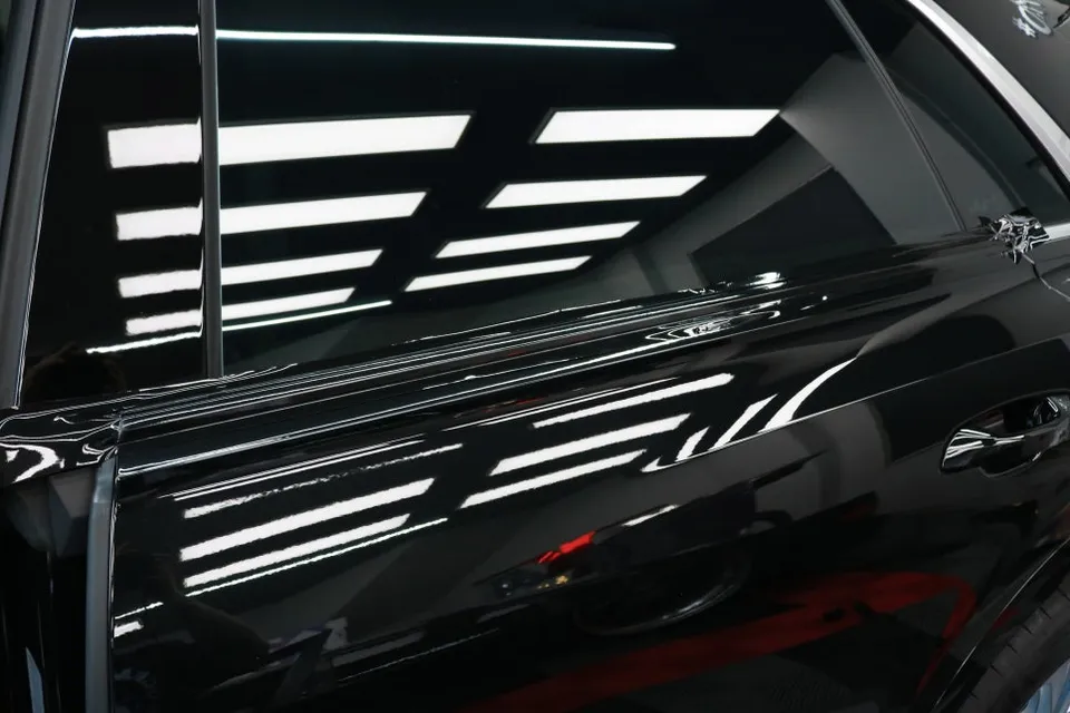 Audi Q8 vinyl wrap - Audi Q8 Vinyl Wrap Review: Gloss Black Trim Upgrade photo 4