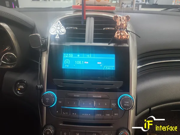 Chevrolet MalibuのAndroid Auto・CarPlay取付事例 施工写真 2