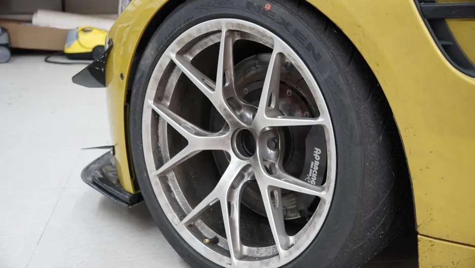 BMW M4 vinyl wrap - BMW M4 Vinyl Wrap Review: Bold Decal Installation photo 3