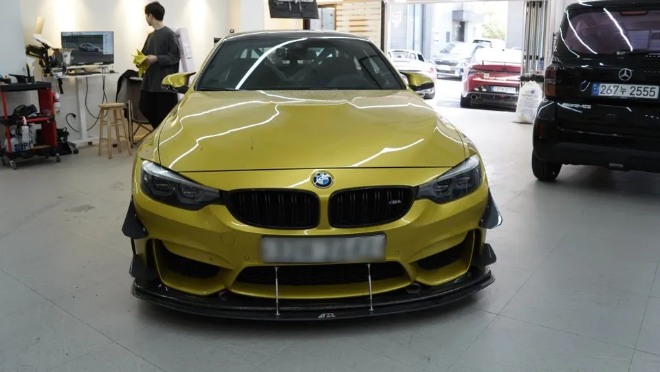 BMW M4のカーラッピング事例 施工写真 5