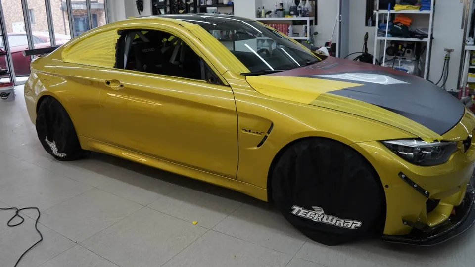 BMW M4のカーラッピング事例 施工写真 6