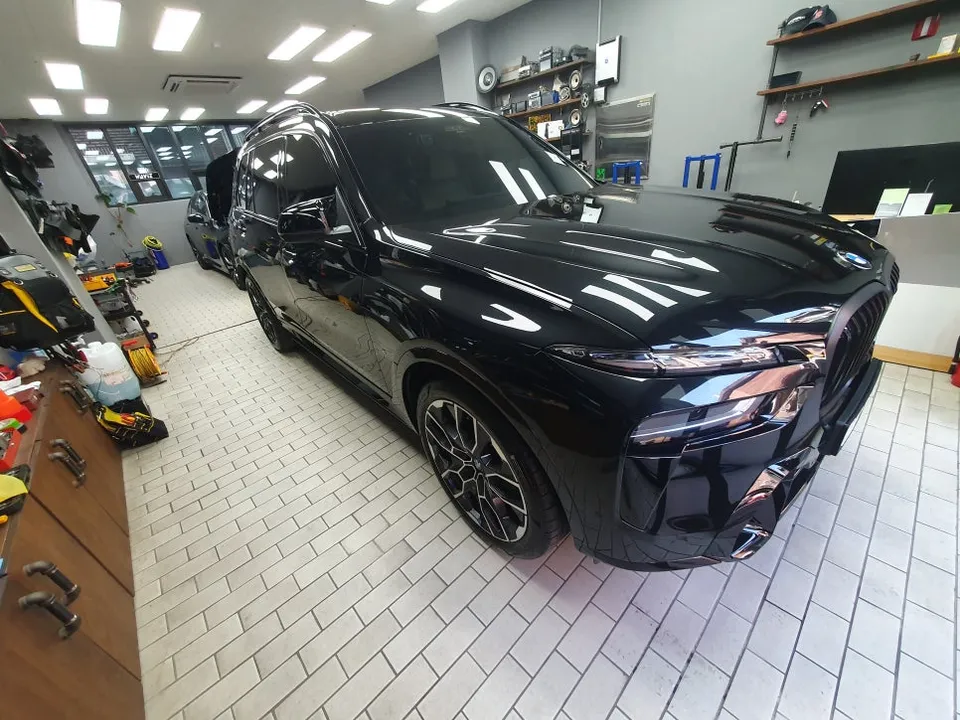 BMW X7 Vinyl Wrap Review: Chrome Delete Transformation
