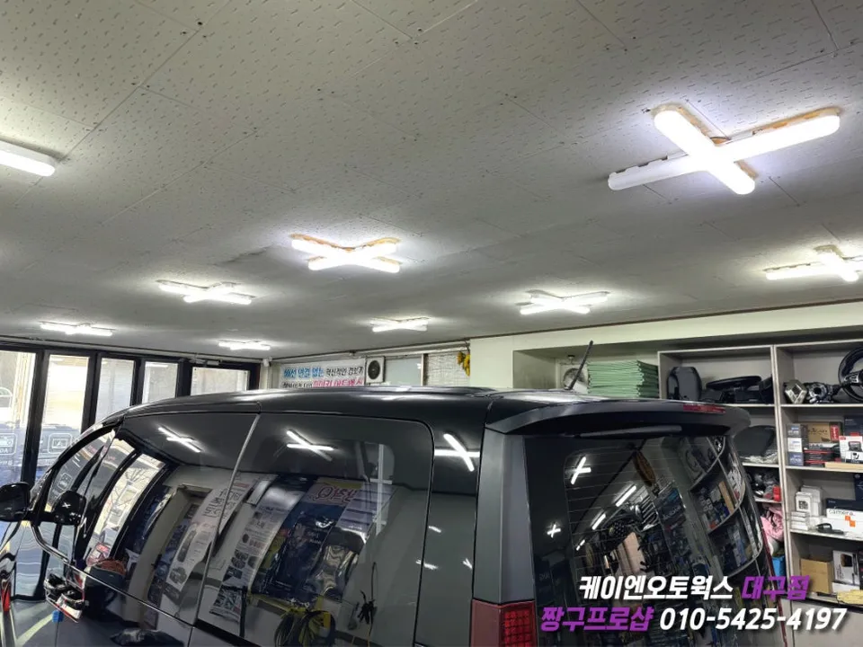 Hyundai Staria car accessories - Hyundai Staria KHOTO Roof Box Installation Review photo 3