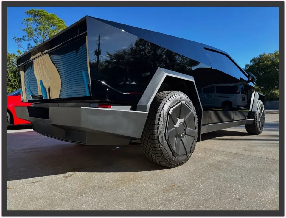 Tesla Cybertruck PPF施工事例|費用目安と仕上がり 施工写真 3-2