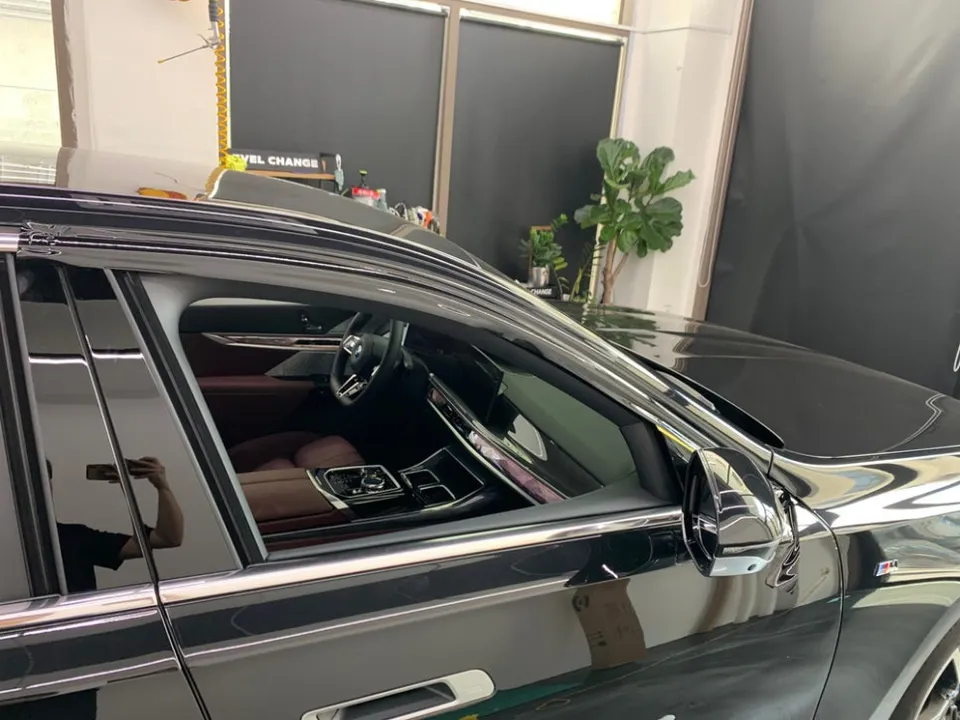 BMW 7 Seriesのカーラッピング事例|クローム除去でブラックアウト 施工写真 1-2