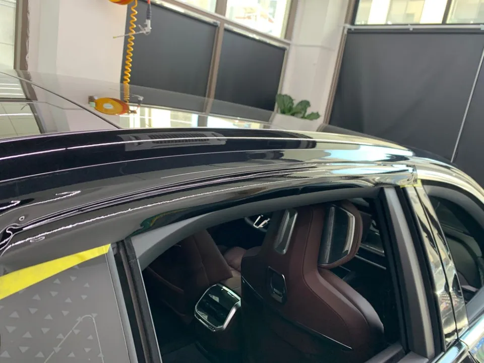 BMW 7 Seriesのカーラッピング事例|クローム除去でブラックアウト 施工写真 2-2