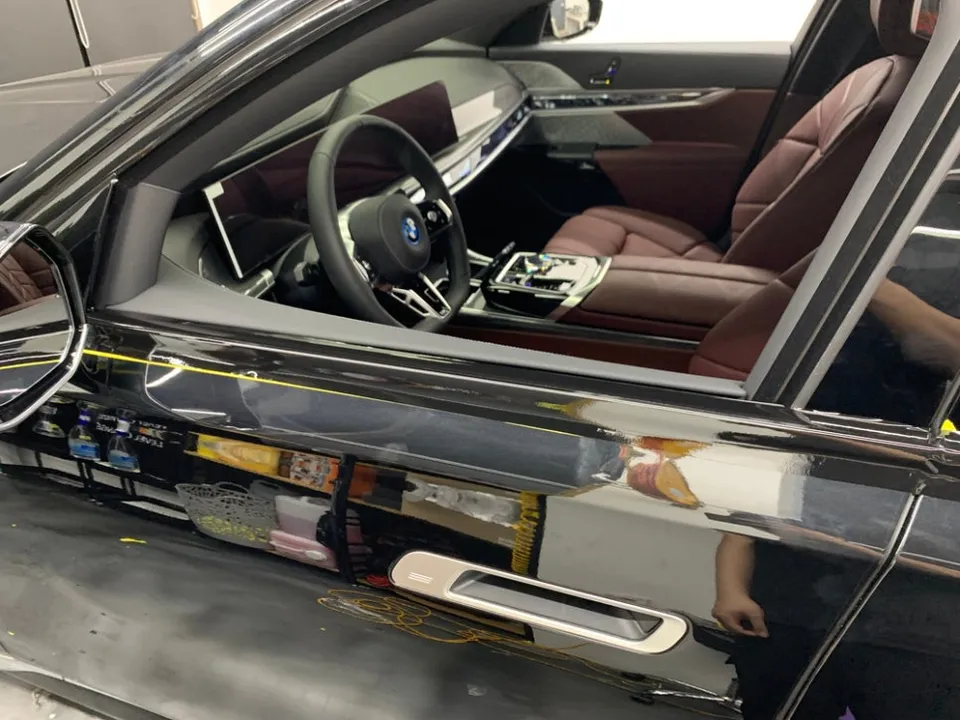 BMW 7 Seriesのカーラッピング事例|クローム除去でブラックアウト 施工写真 1-3