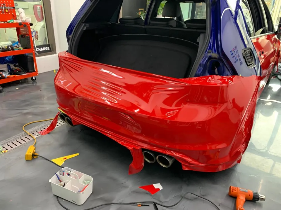 フォルクスワーゲン ゴルフのカーラッピング事例|カマインレッドの仕上がり 施工写真 2-2