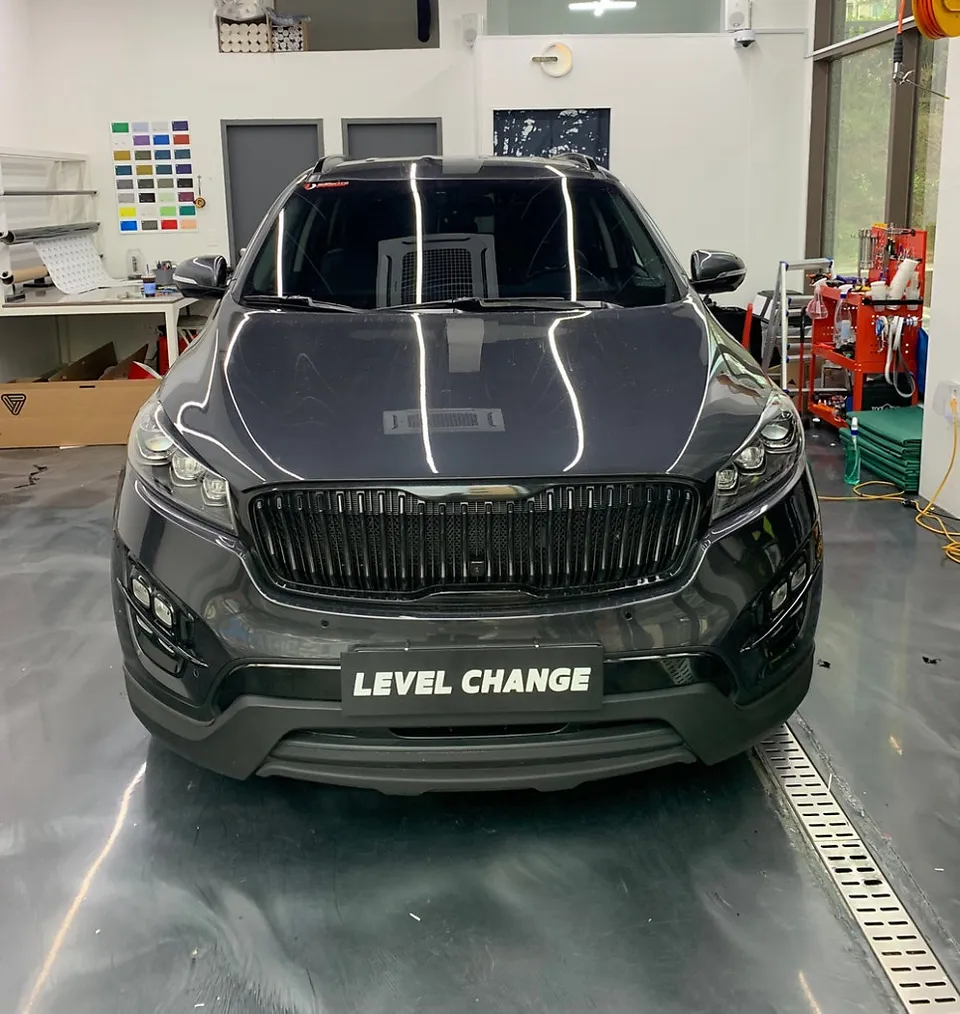 Kia Sorento Vinyl Wrap Review: Chrome Delete Transformation After