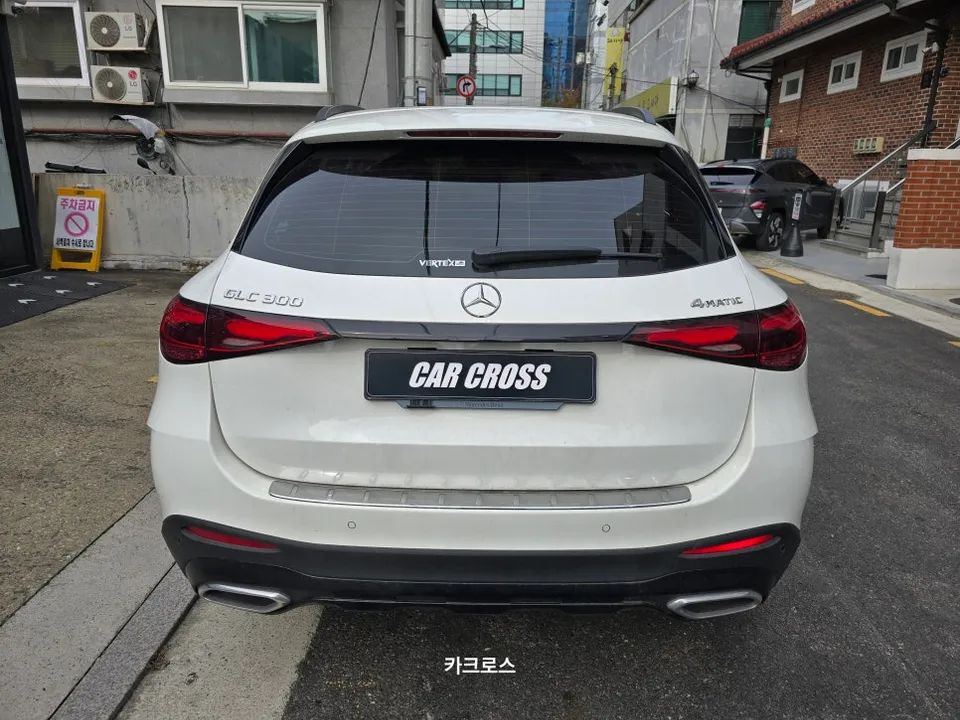 Mercedes-Benz GLCのカーラッピング事例|費用目安・仕上がり 施工写真 1-2