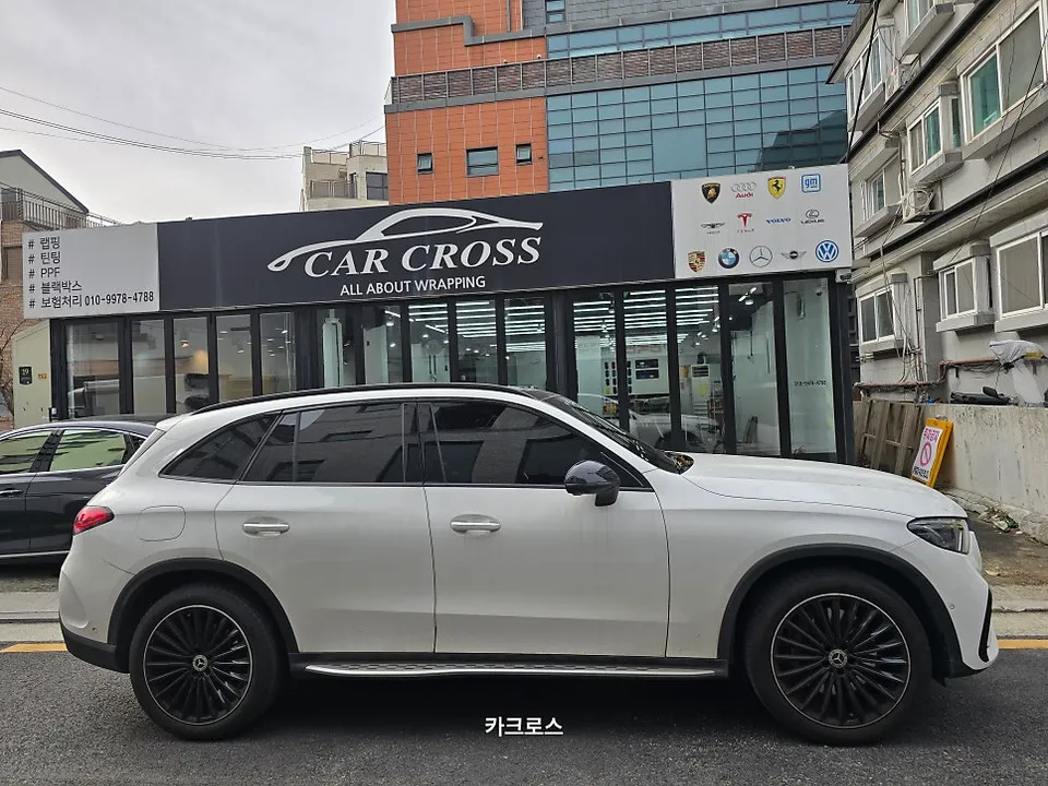 Mercedes-Benz GLCのカーラッピング事例|費用目安・仕上がり 施工写真 2-2