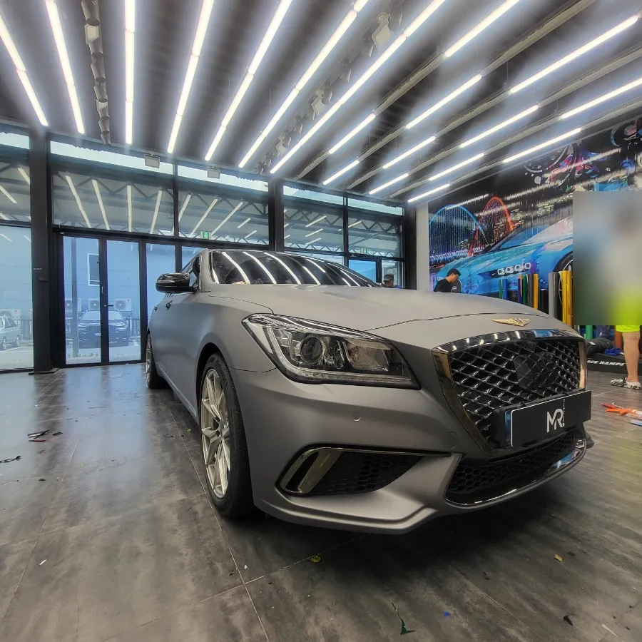 Genesis G80のカーラッピング事例|マットチャコールで高級感アップ 施工写真 1-2