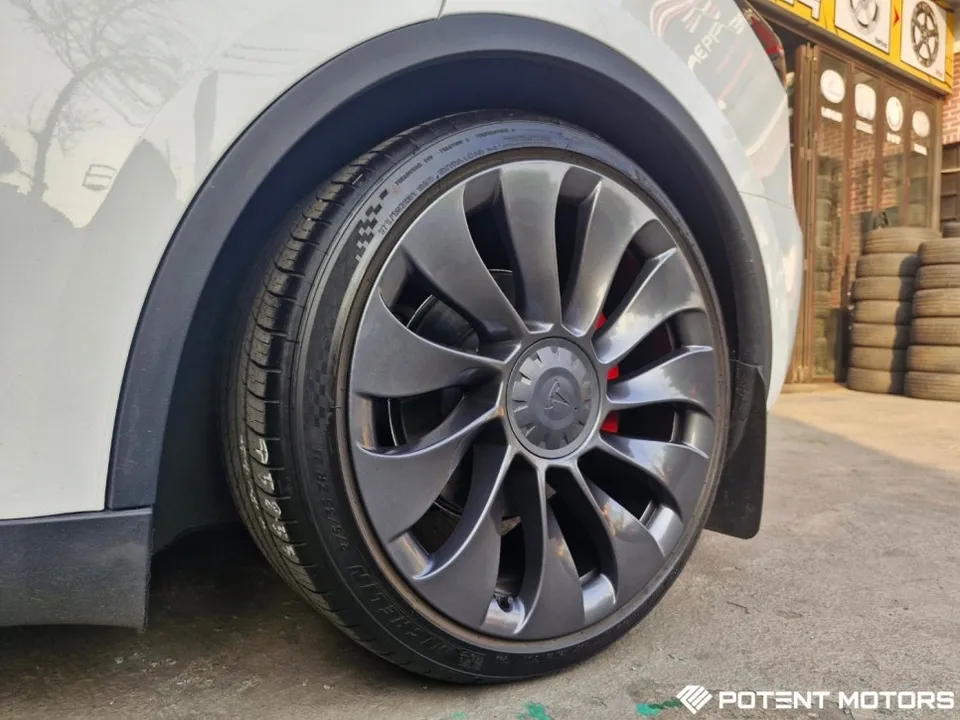 Tesla Model Yのホイールリペア・塗装事例 施工写真 4-1