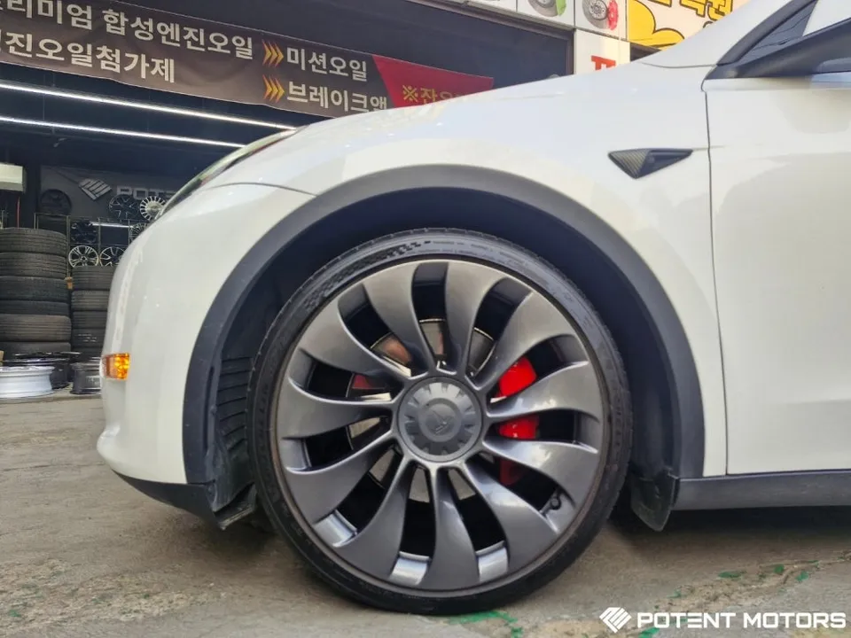 Tesla Model Yのホイールリペア・塗装事例 施工写真 1-2