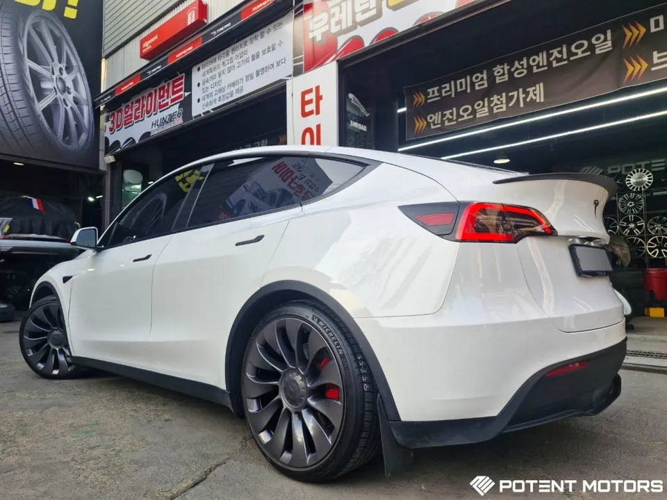 Tesla Model Yのホイールリペア・塗装事例 施工写真 3-2