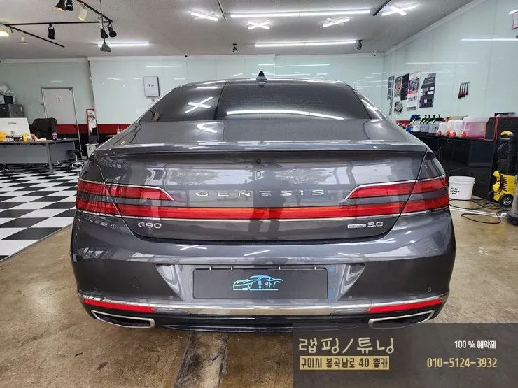 Genesis G90のカーラッピング事例|サテンホワイトの高級感 施工写真 2-2