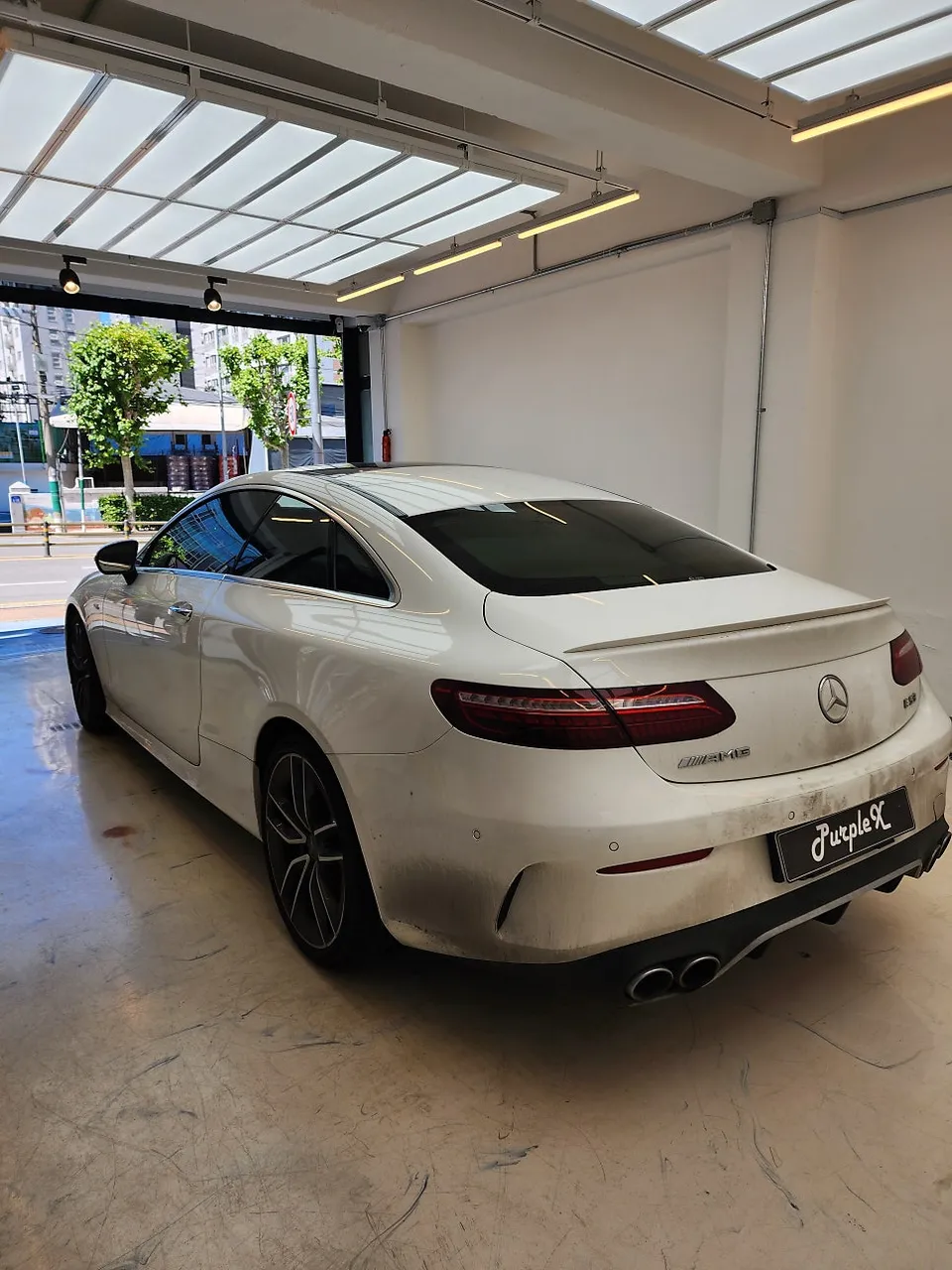 Mercedes-Benz E-Class Coupeのカーラッピング事例 施工写真 4-1