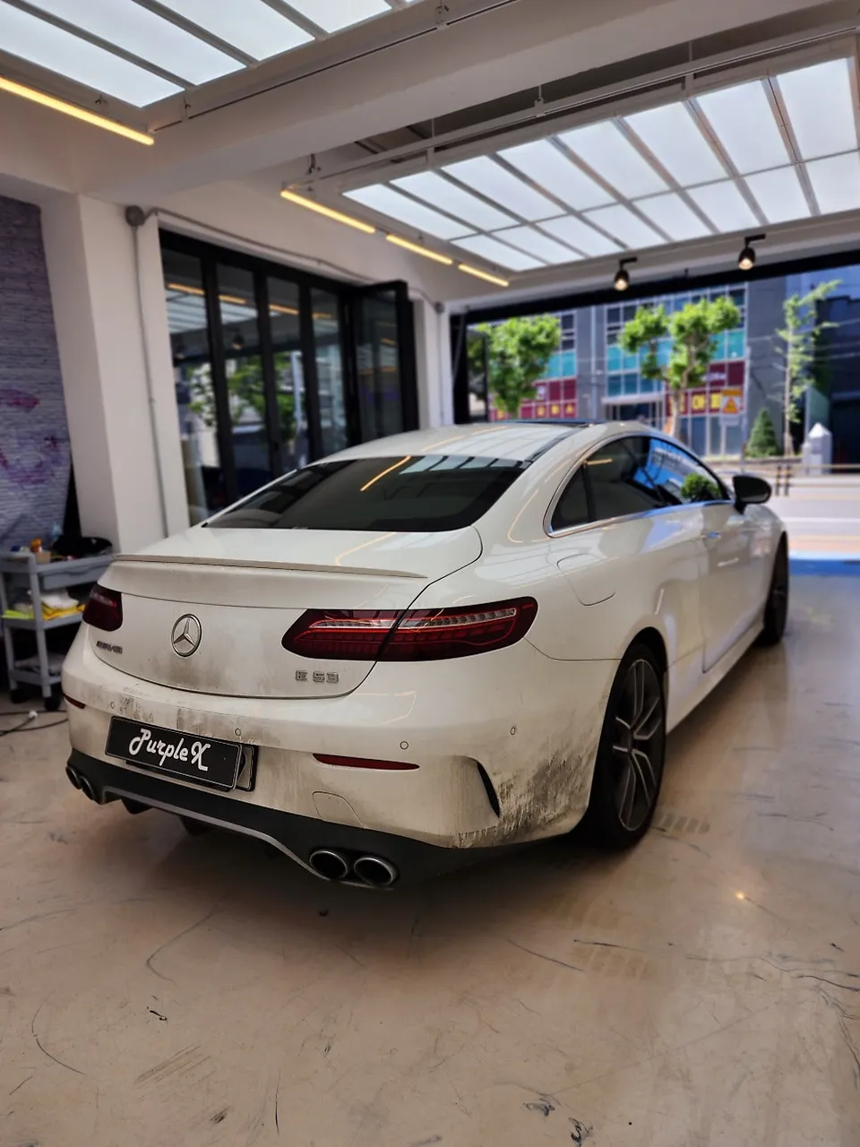Mercedes-Benz E-Class Coupeのカーラッピング事例 施工写真 1-2