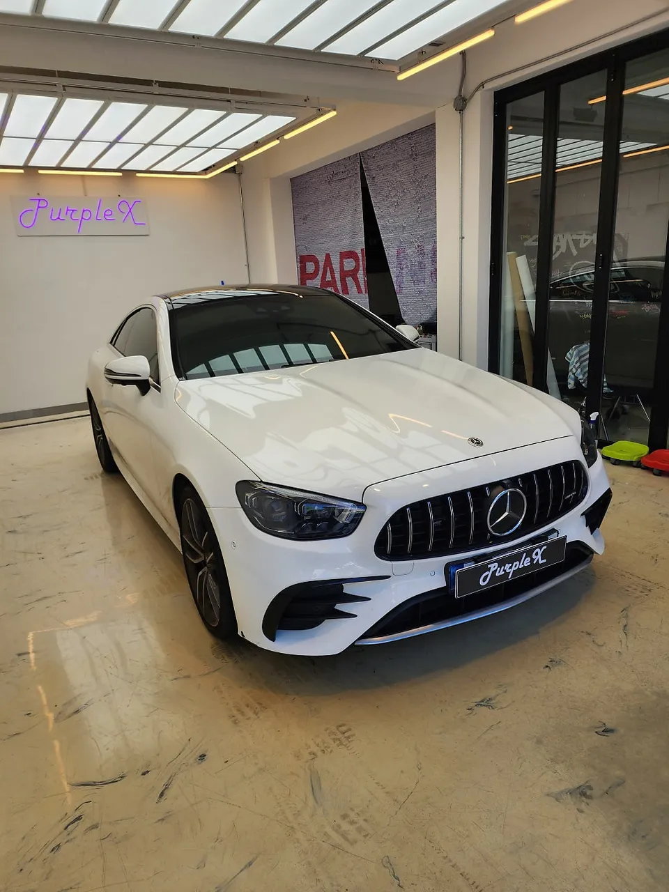 Mercedes-Benz E-Class Coupeのカーラッピング事例 施工写真 3-2