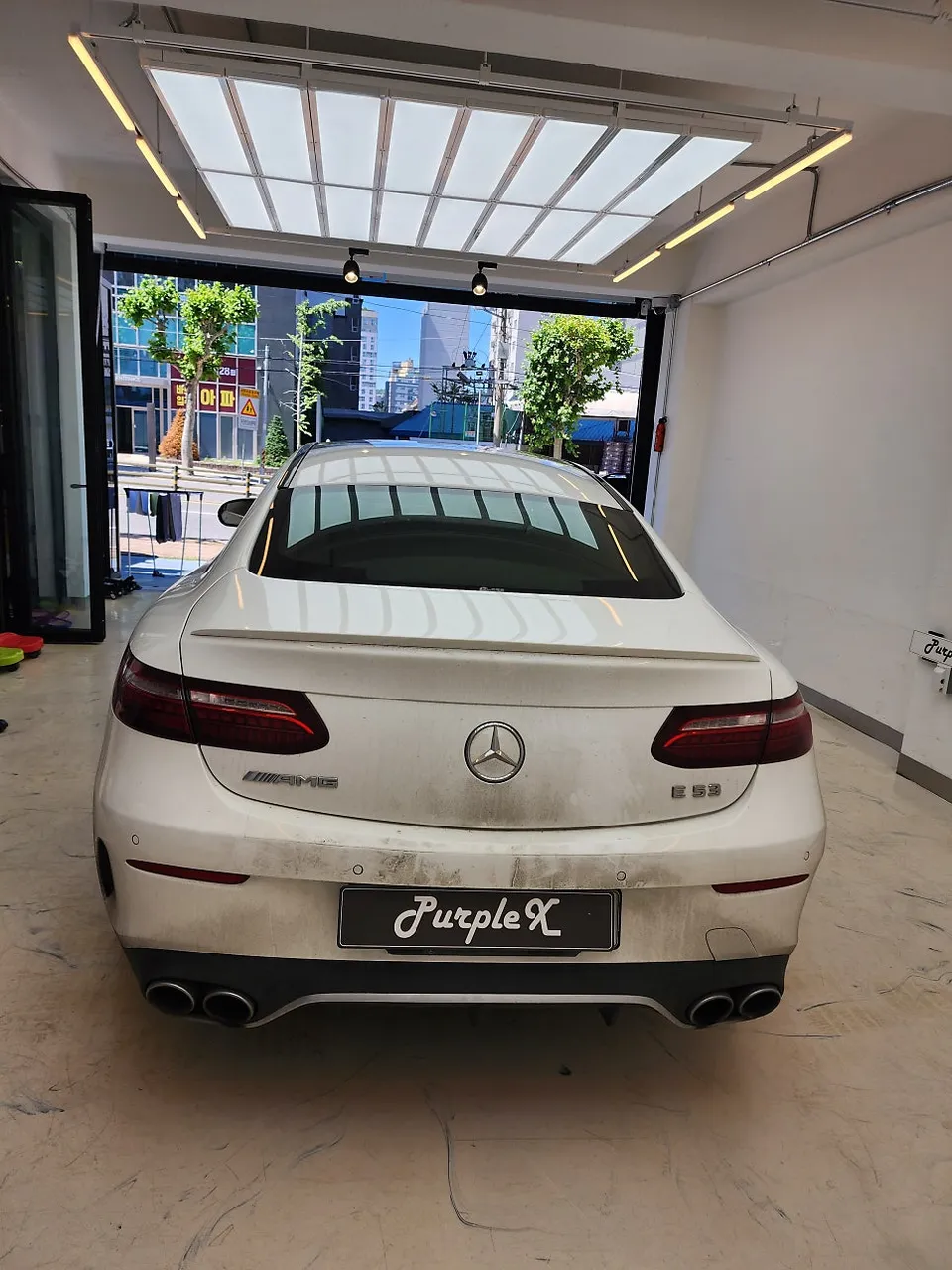 Mercedes-Benz E-Class Coupeのカーラッピング事例 施工写真 4-2
