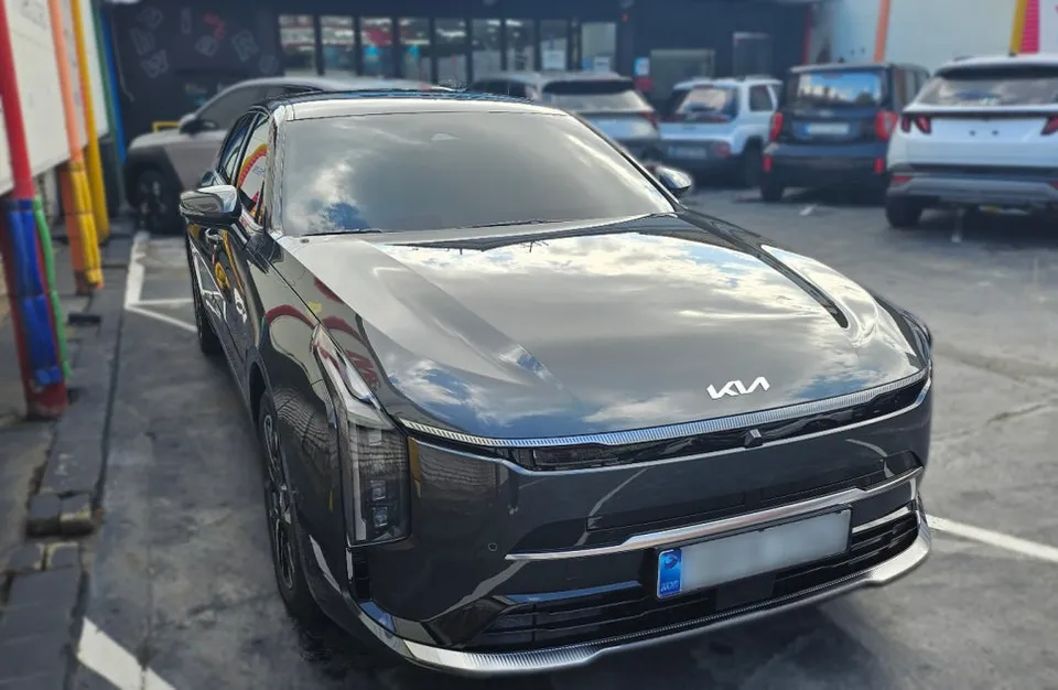 Kia K8のカーフィルム施工事例|断熱・スモーク効果 施工写真 1-1