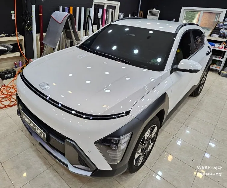 Hyundai Konaのカーラッピング事例|費用目安・仕上がり 施工写真 3-1
